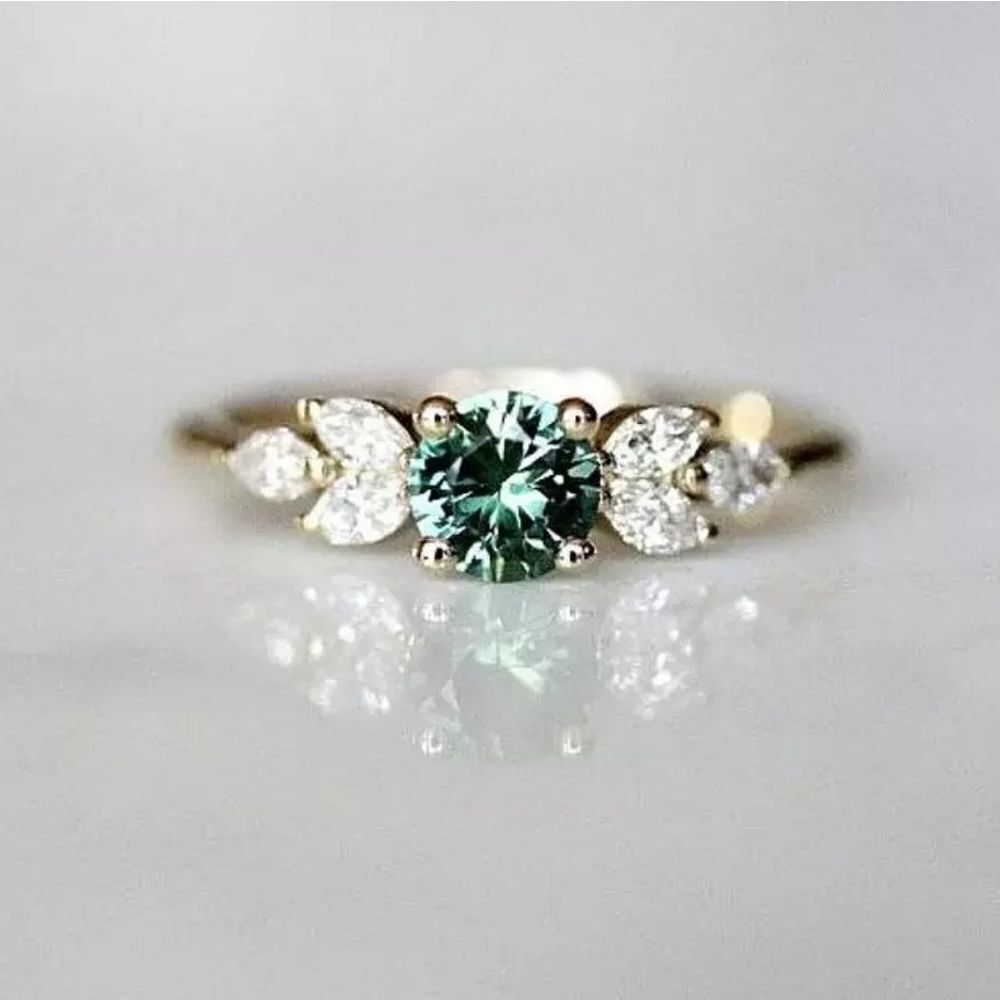 Green Peridot Toned Gold Cocktail Ring‎
